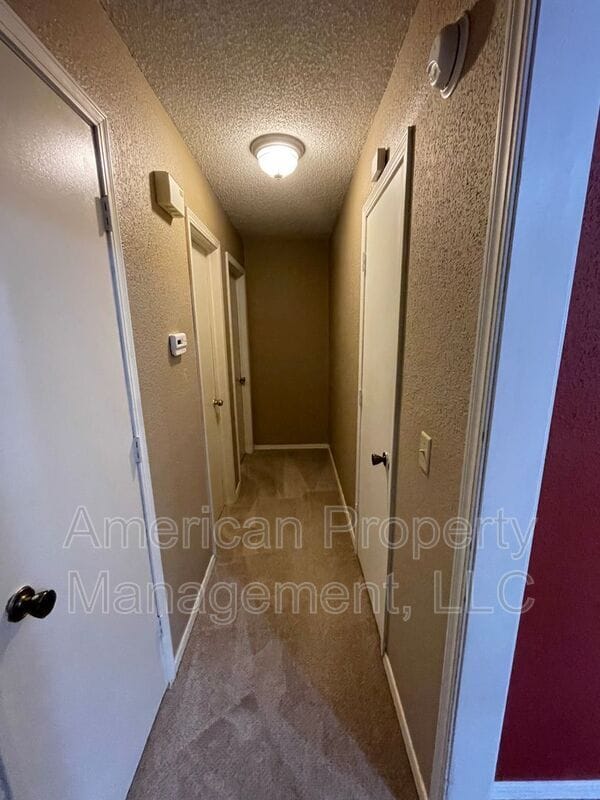 Building Photo - 4407 S Gum Ave