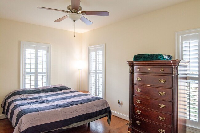 Building Photo - 6883 Birmingham Dr