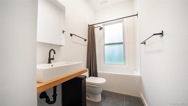 Building Photo - 102 Rider Hollow Rd