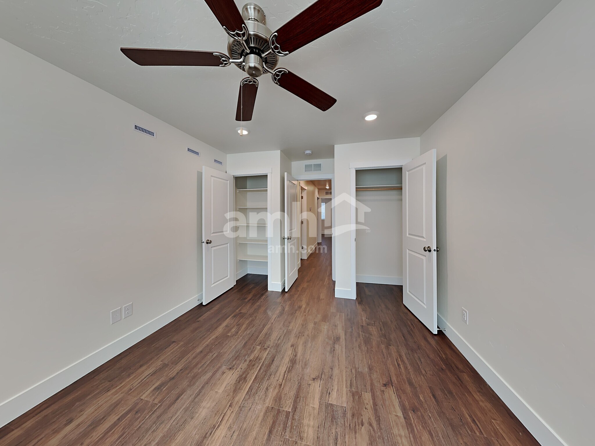 Building Photo - 1317 N Barkvine Ave