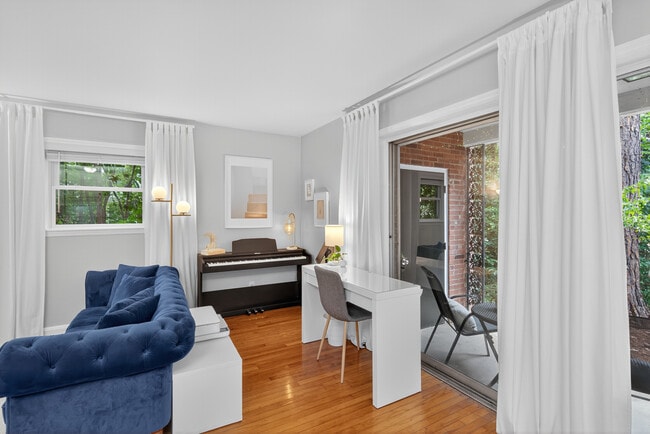 Building Photo - 930 Norland Rd