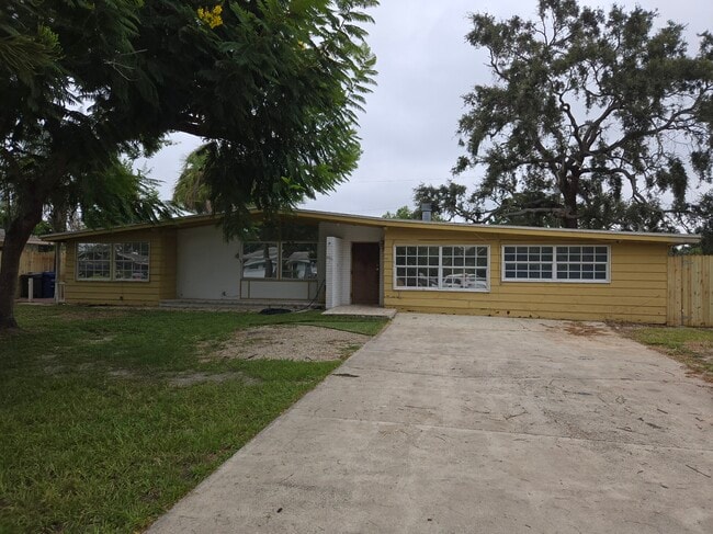 Primary Photo - 3711 Roxane Blvd