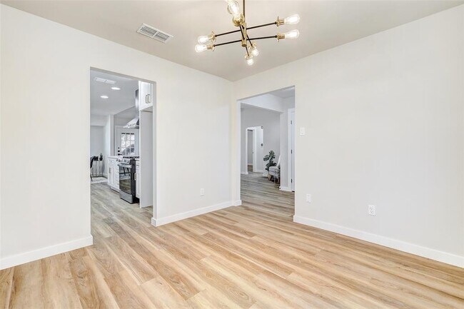 Building Photo - 402 Mulberry Dr