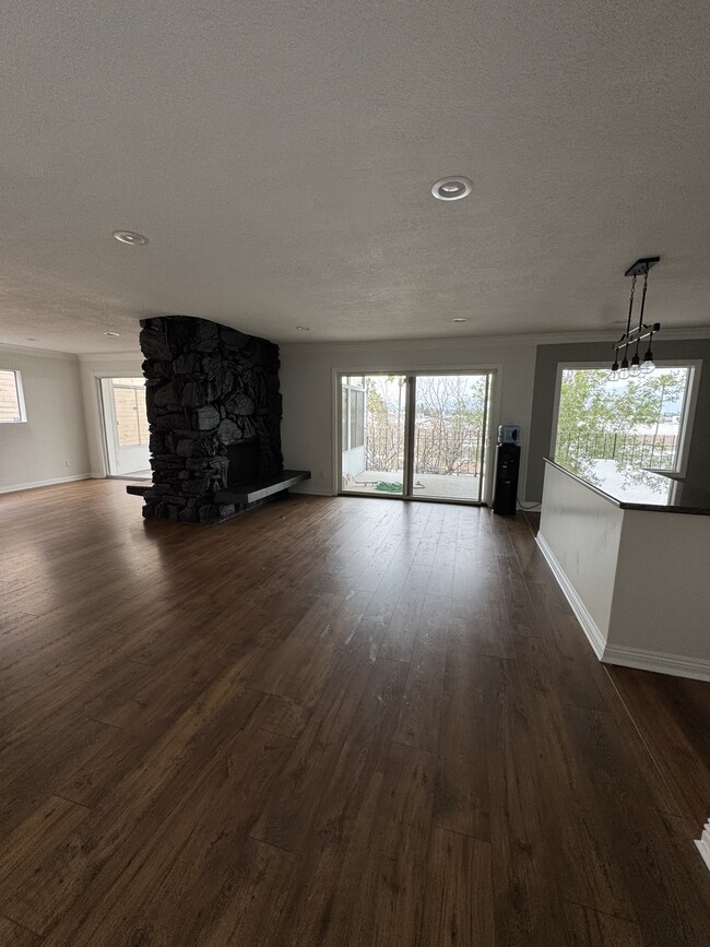 Family & living room - 11917 Laurelwood Dr