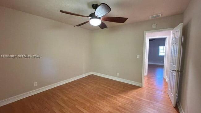 Building Photo - 3064 Riverside Dr