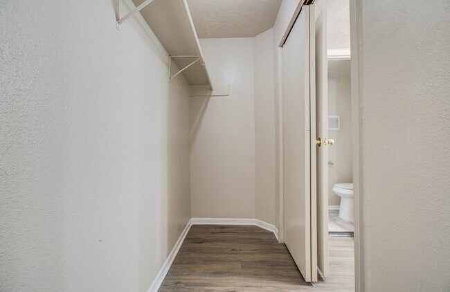 Building Photo - 2021 Spenwick Dr