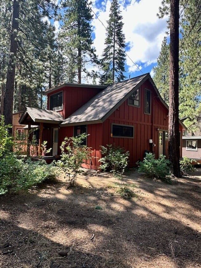 Building Photo - Cute 3Bd home available for a 3-6 month seasonal rental!! Call me to inquire today!!