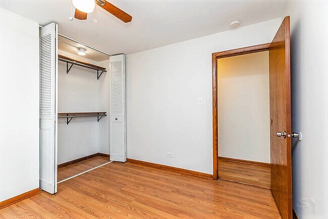 Building Photo - 5752 W Park Ave