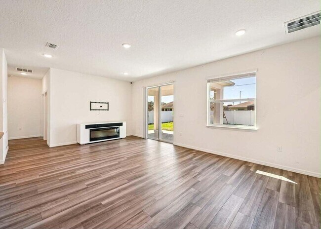 Building Photo - 4126 Birchwood Dr