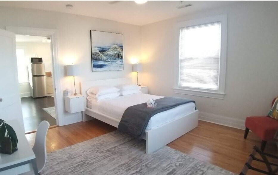 Building Photo - 3541 Fort Ave