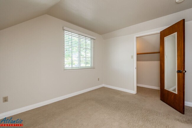 Building Photo - Lovely Home | Hardwood Flooring | Bonus Room
