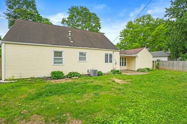 Building Photo - 1000 Glenmore Ave