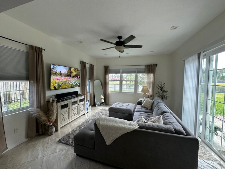 Building Photo - 8110 Rose Marie Ave E