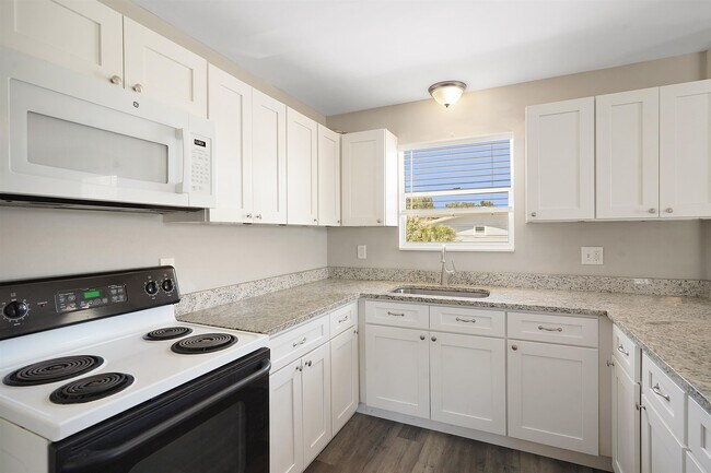Building Photo - 207 9th St