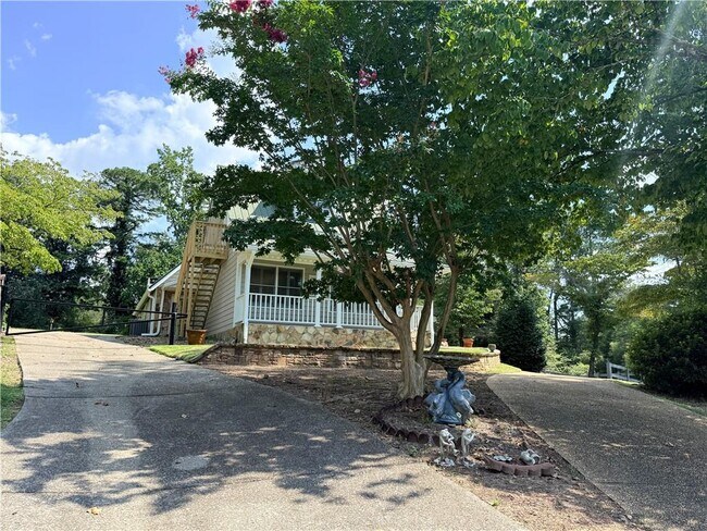Building Photo - 6708 Bass Cir
