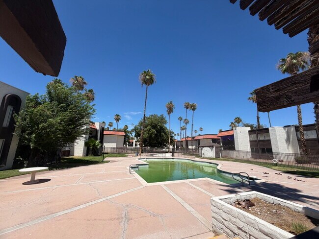 Building Photo - HIVE SUMMER MOVE-IN SPECIAL: 3 BEDROOM CONDO | COMMUNITY POOLS + WALKING TRAILS | CENTRAL LAS VEG...