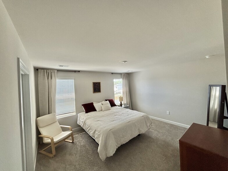 Building Photo - 702 Whitebark Dr