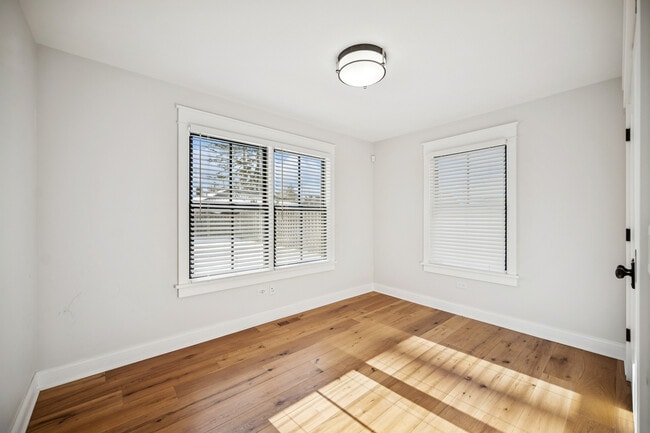 Building Photo - 525 W Deerpath Rd