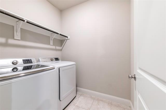 Building Photo - 6267 Blythe Dr