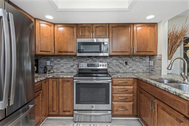 Building Photo - 375 Madeira Cir