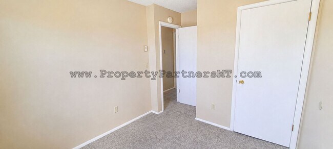 Building Photo - 504 S 20th Ave