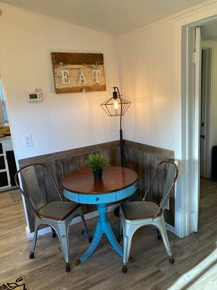 Building Photo - 405 W Aspen Ave