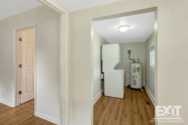 Building Photo - Newly Renovated 2 Bedroom 1 Bath in La Cro...