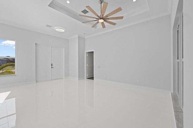 Building Photo - 419 SW Namoit Pl