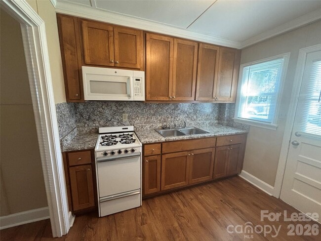 Building Photo - 324 E Rhodes St