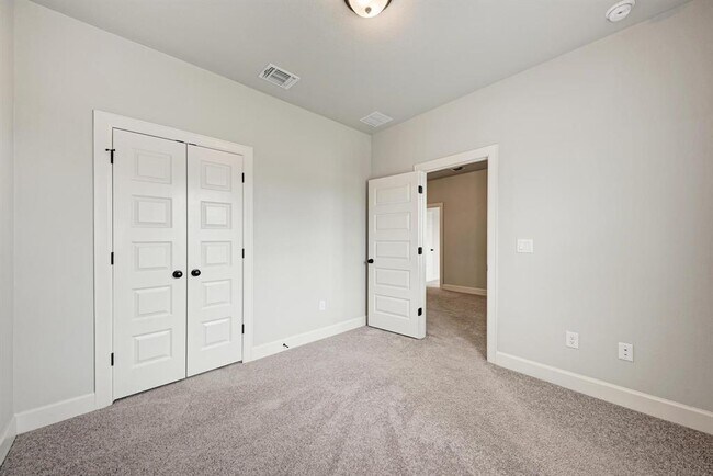 Building Photo - 12811 Stanford Dr