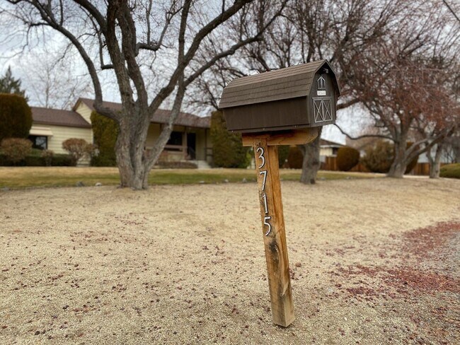 Building Photo - Beautiful Home in Old Southwest Reno w/Large Backyard