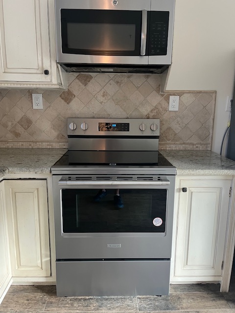 Brand New Stove - 28445 Lewis Pl