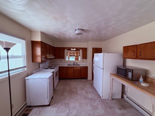 Building Photo - Charming Country Home with Spacious Yard & Mountain Views – Singers Glen, VA