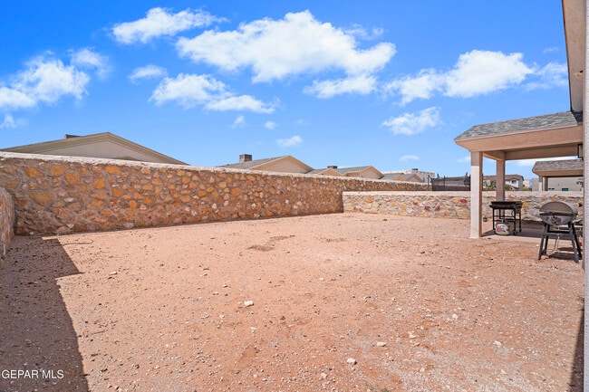 Building Photo - 15220 Apex Ct