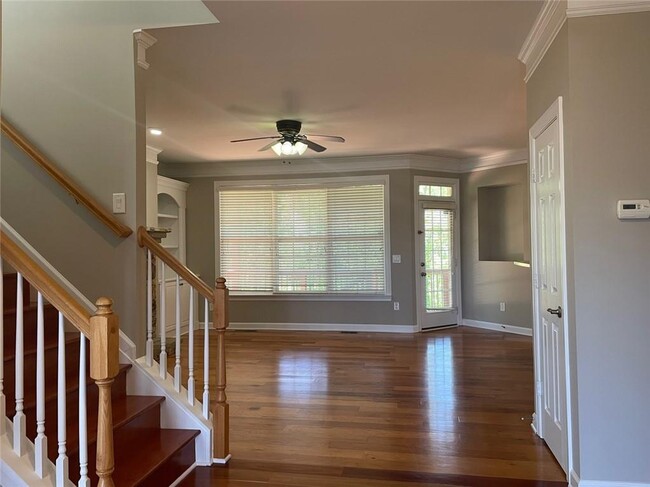 Building Photo - 2871 Royston Dr