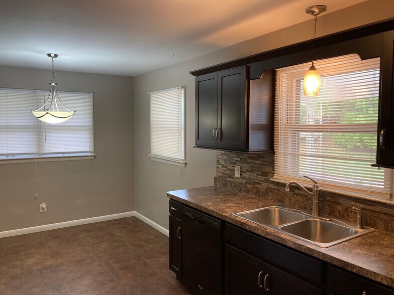 Building Photo - 289 Briar Ln