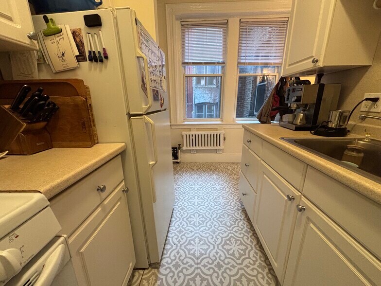 Building Photo - 2 Myrtle St