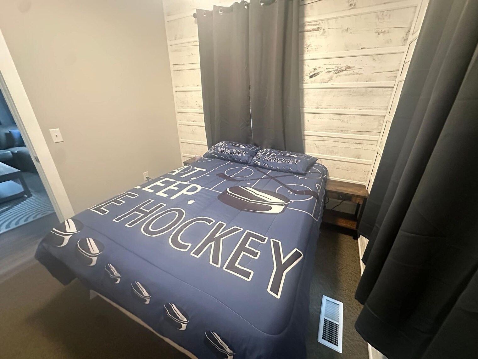 Building Photo - 21 Coldbrook St NE