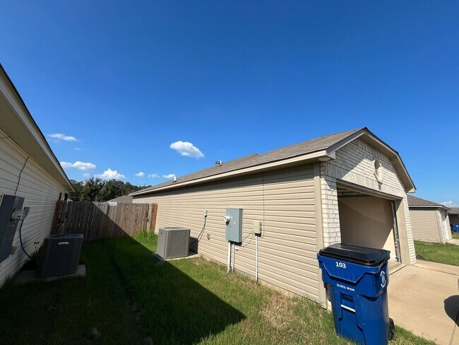 Building Photo - 103 JO Pk Ln