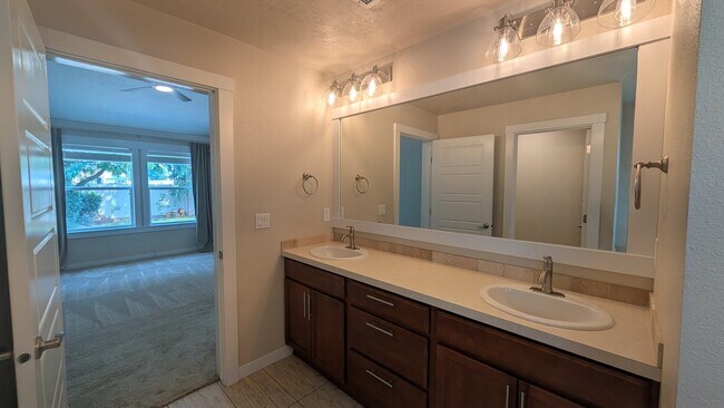 Building Photo - 10238 W Snow Wolf Dr