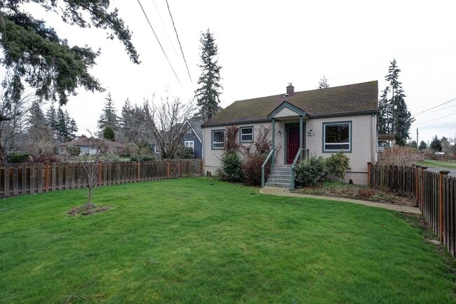 Building Photo - 2 Bed, 2 Bath Home in Historic Birchwood Neighborhood