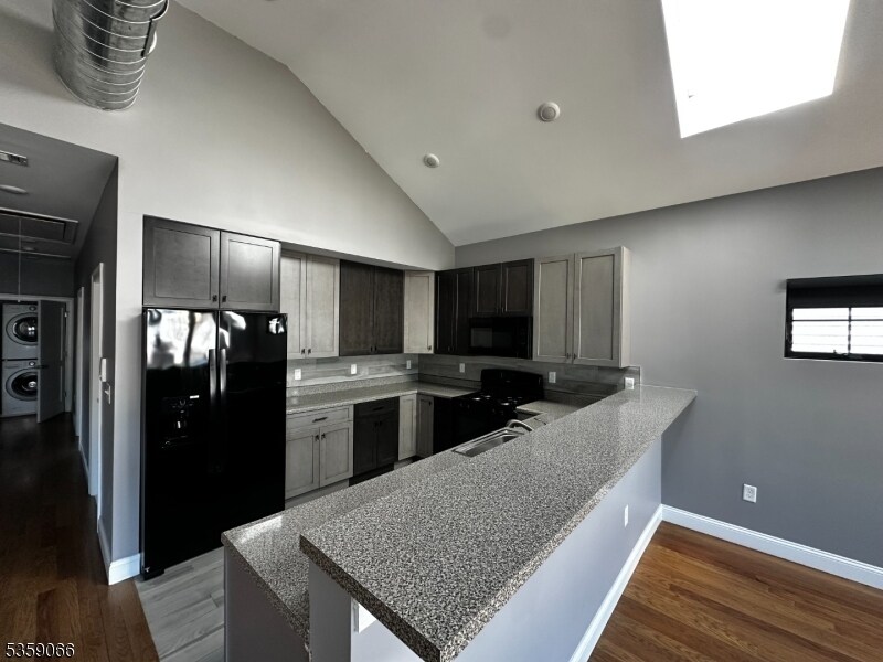 Building Photo - 10 Ruby Pl