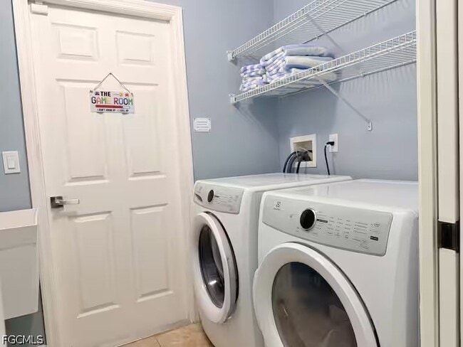 Building Photo - 2937 SW 8th Pl