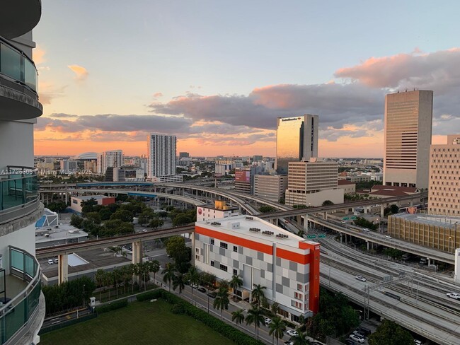 Building Photo - 350 S Miami Ave