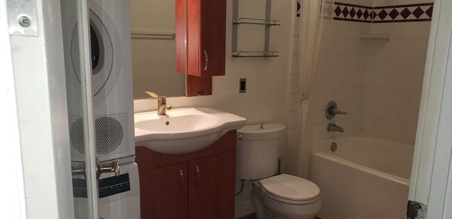 Building Photo - Awesome 1 Bedroom 1 bath unit Downtown LA