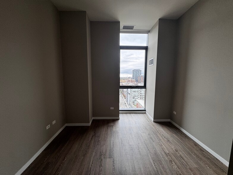 Building Photo - 26 N Sangamon St