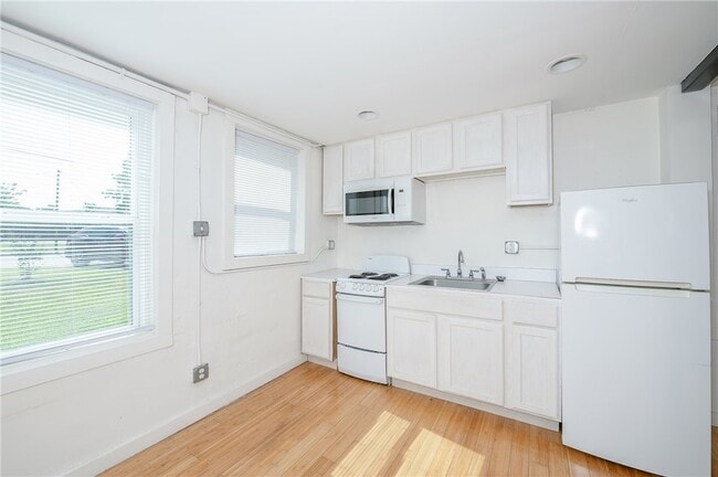 Building Photo - 206 S Sims Ave