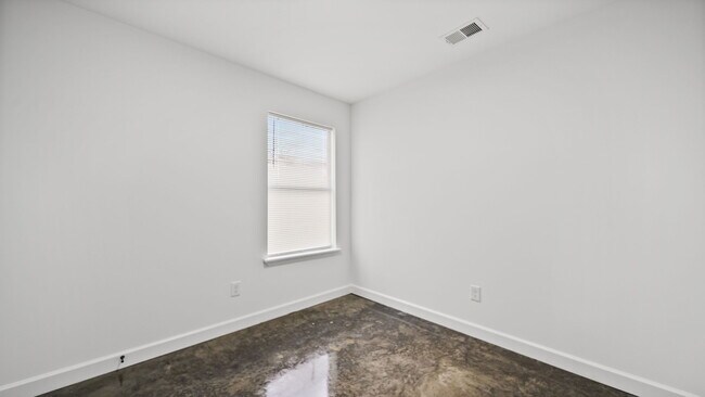 Building Photo - 34 E Geeter Rd