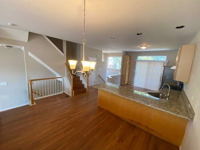 Building Photo - AVAILABLE NOW! -16 Thomas Ln N, Newark, DE...