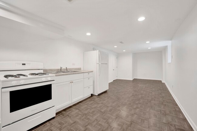 Building Photo - 5037 W Winona St